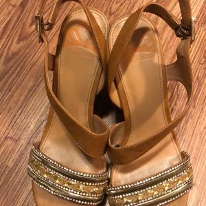 Wedges, gold in them